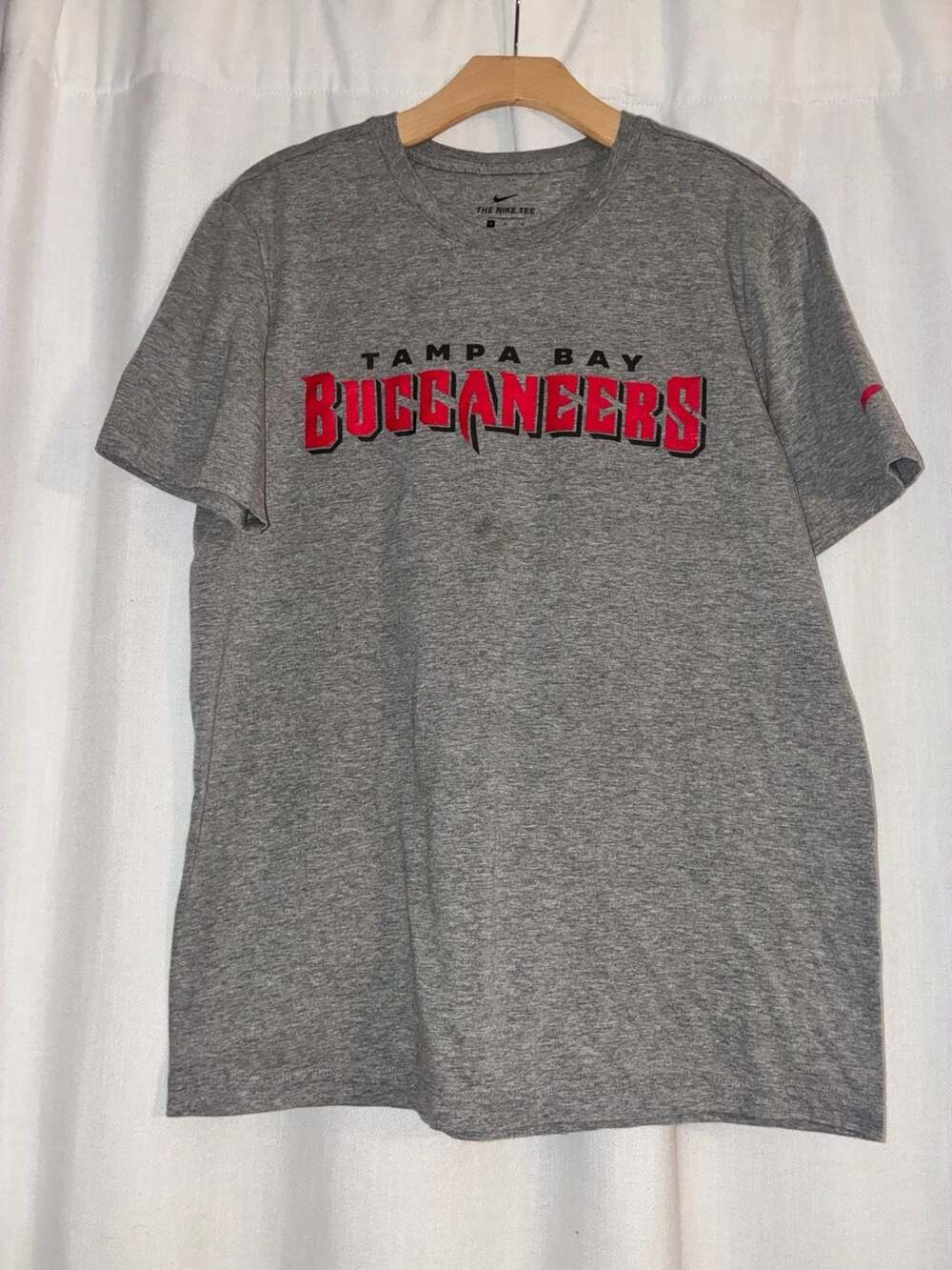 Nike Tampa Bay Buccaneers NFL Graphic T-Shirt Gray Size M